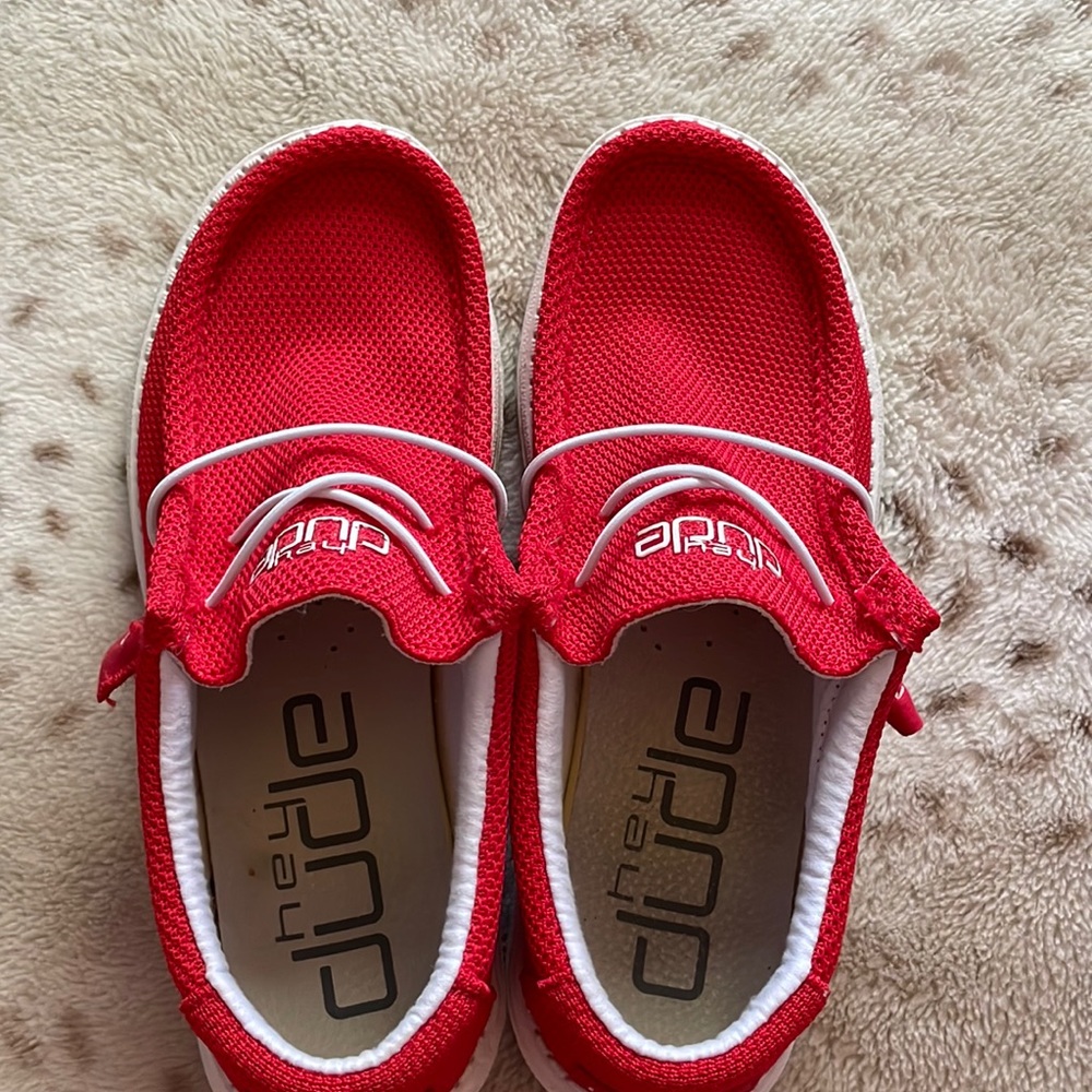 Red women’s/mens hey dudes